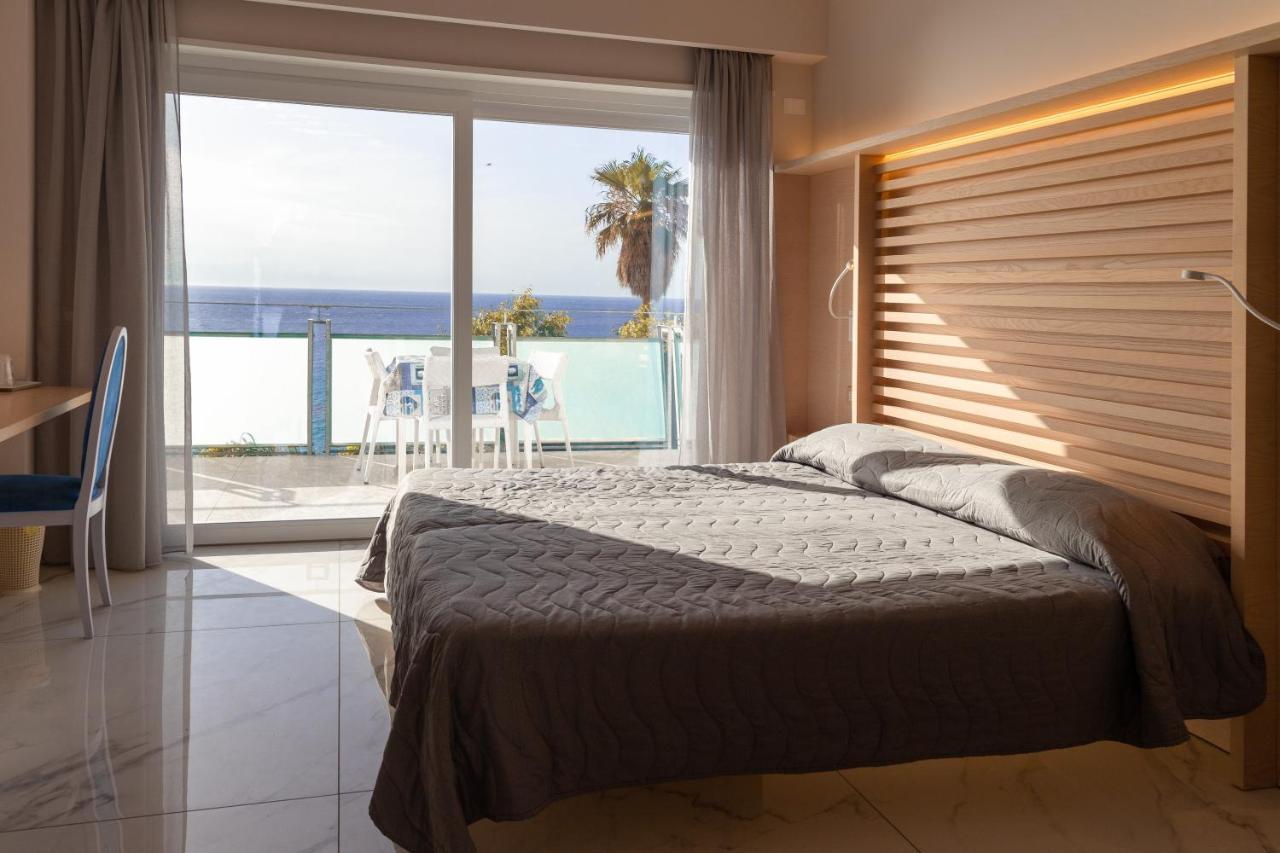 סנטה דומניקה Hotel Villaggio Stromboli מראה חיצוני תמונה