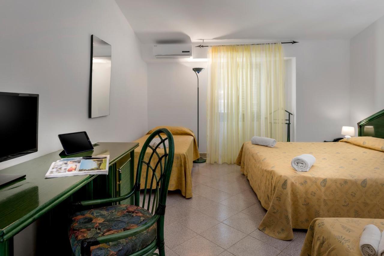 סנטה דומניקה Hotel Villaggio Stromboli מראה חיצוני תמונה
